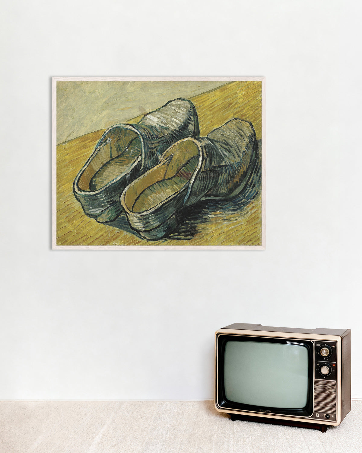 Plakat „Para skórzanych chodaków (1888) Vincenta van Gogha” w białej drewnianej ramie