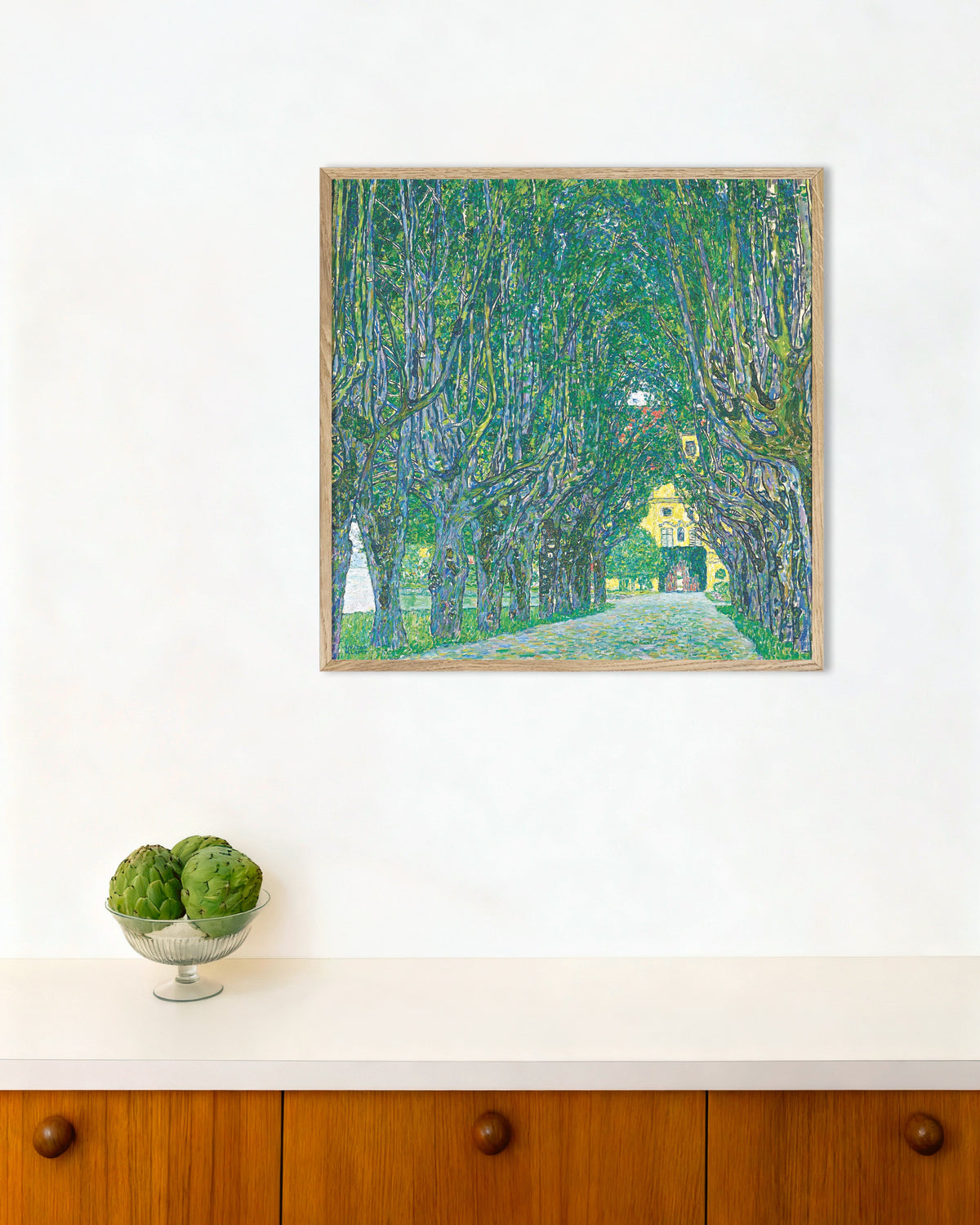 Plakat Aleja do zamku Kammer (1912), Gustav Klimt, w ramie z naturalnego drewna