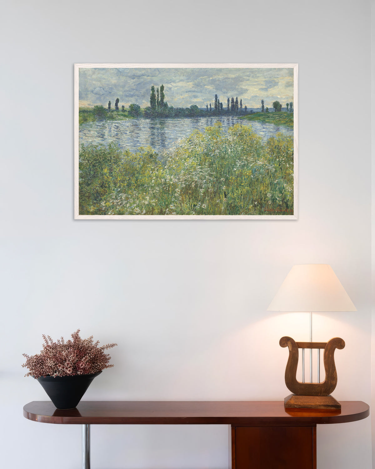 Plakat Brzegi Sekwany w Vétheuil (1880), Claude Monet, w białej drewnianej ramie