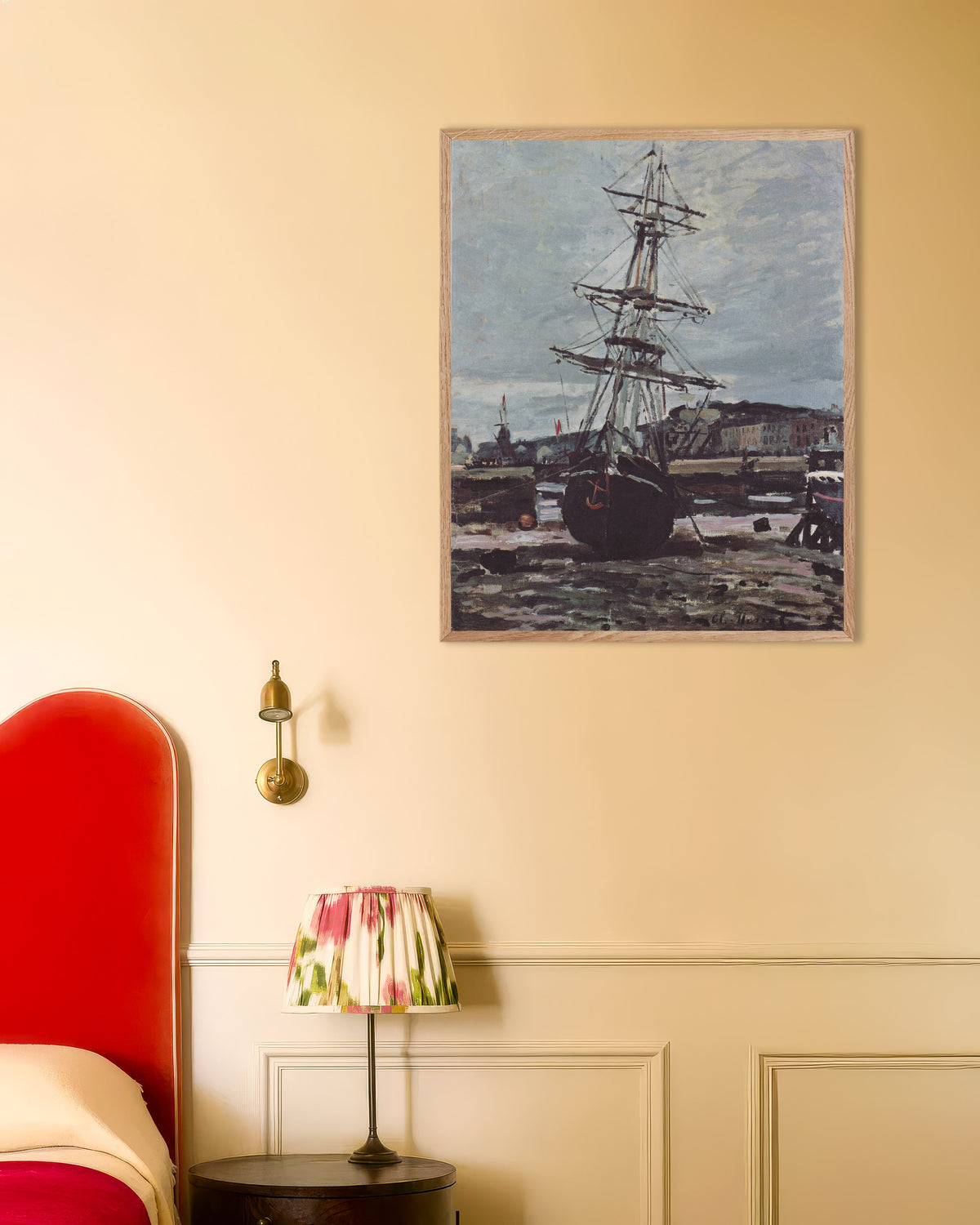Plakat Łódź na mieliźnie w Fécamp (1868), Claude Monet, w ramie z naturalnego drewna