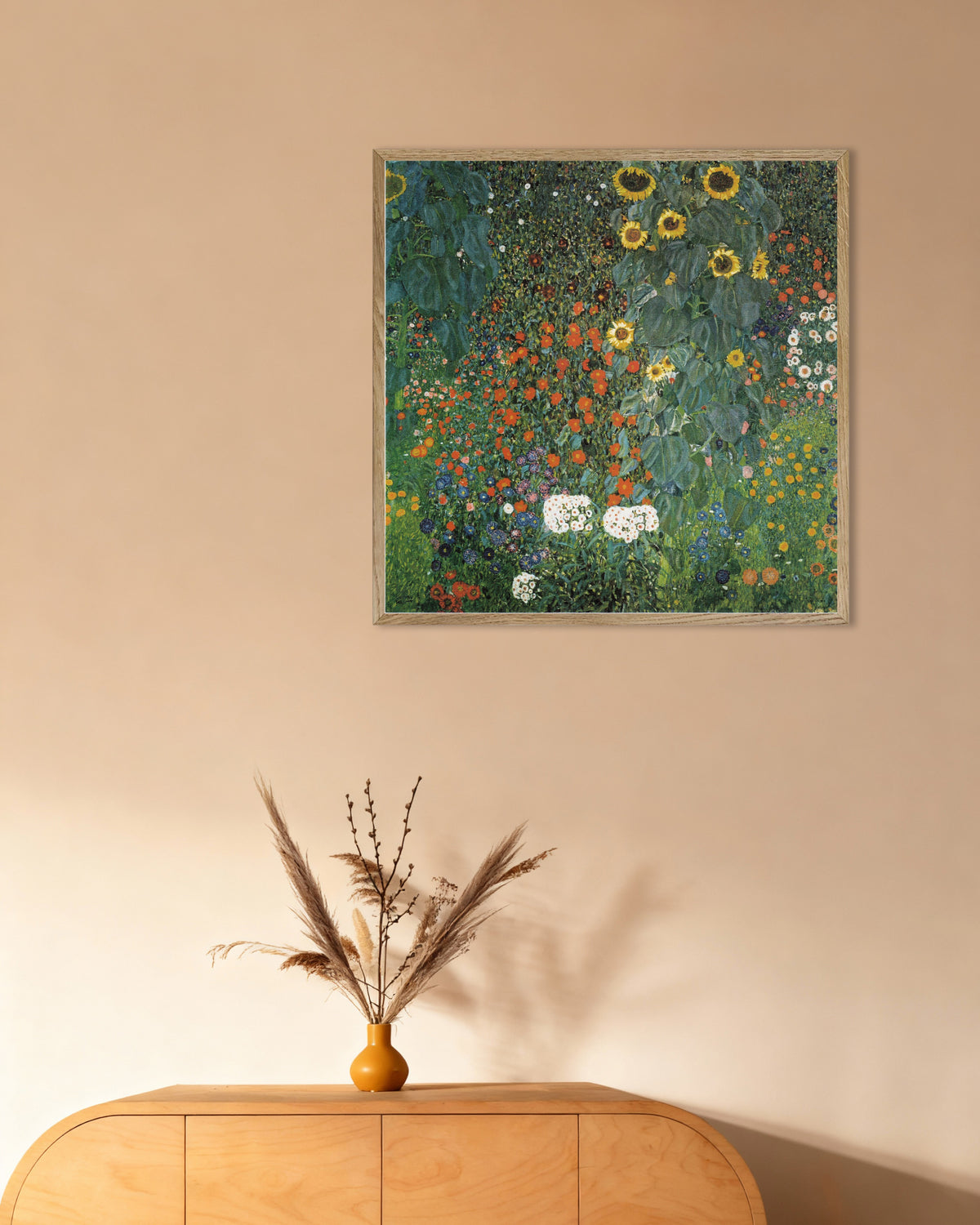 Plakat Wiejski ogród ze słonecznikami (1907), Gustav Klimt, w ramie z naturalnego drewna