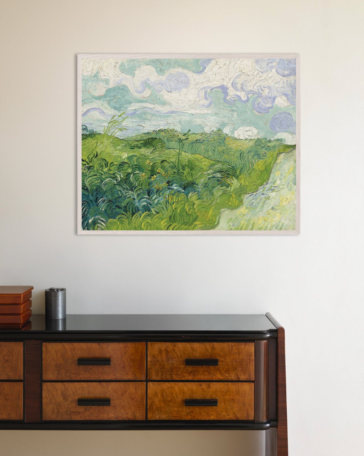 Plakat „Zielone pola pszenicy, Auvers (1890), Vincent van Gogh” w białej drewnianej ramie