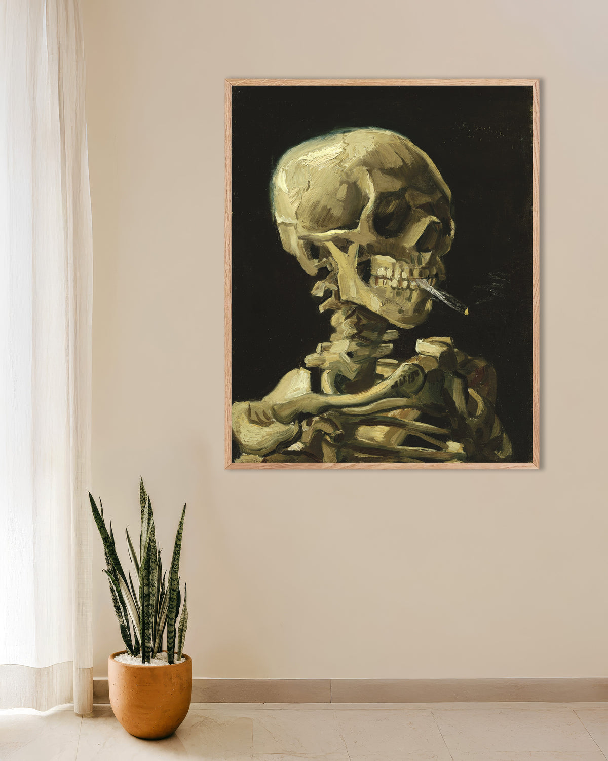 Plakat „Czaszka z płonącym papierosem (1886), Vincent van Gogh” w ramie z naturalnego drewna