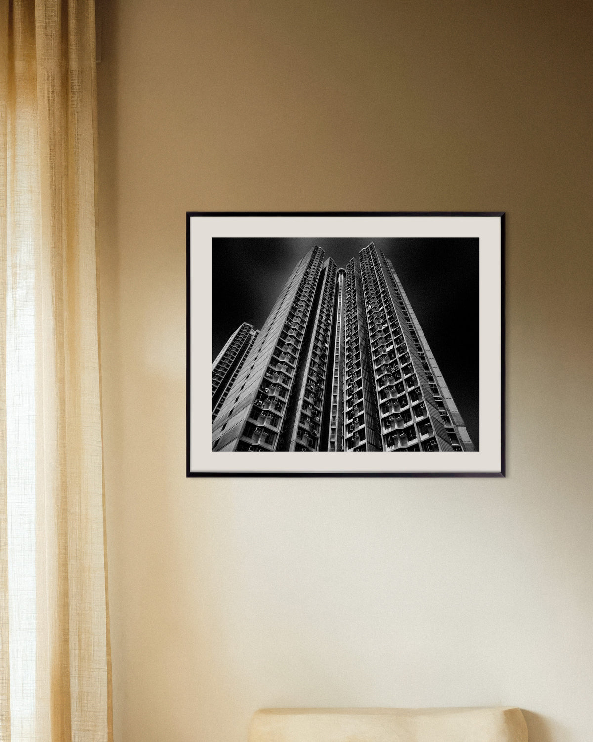 Plakat „Kanion wśród wieżowców” w metalowej ramie