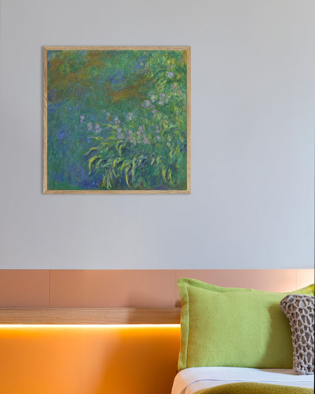 Plakat Irysy (1914–1917), Claude Monet, w ramie z naturalnego drewna