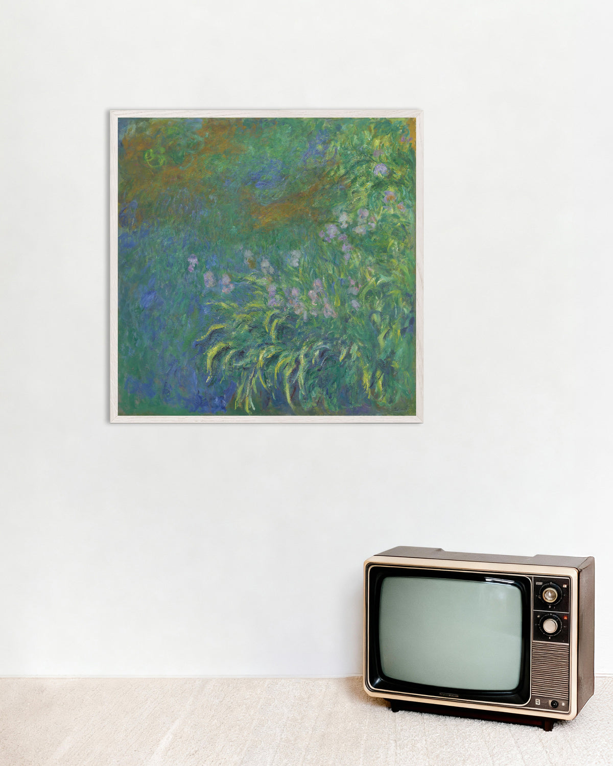 Plakat Irysy (1914–1917), Claude Monet, w białej drewnianej ramie