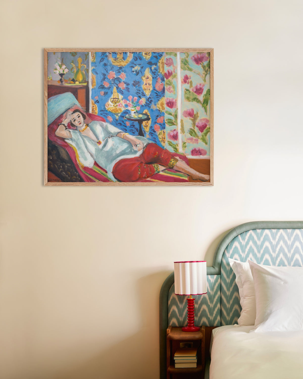 Plakat „Odaliska w czerwonych spodniach (1924–1925), Henri Matisse” w ramie z naturalnego drewna