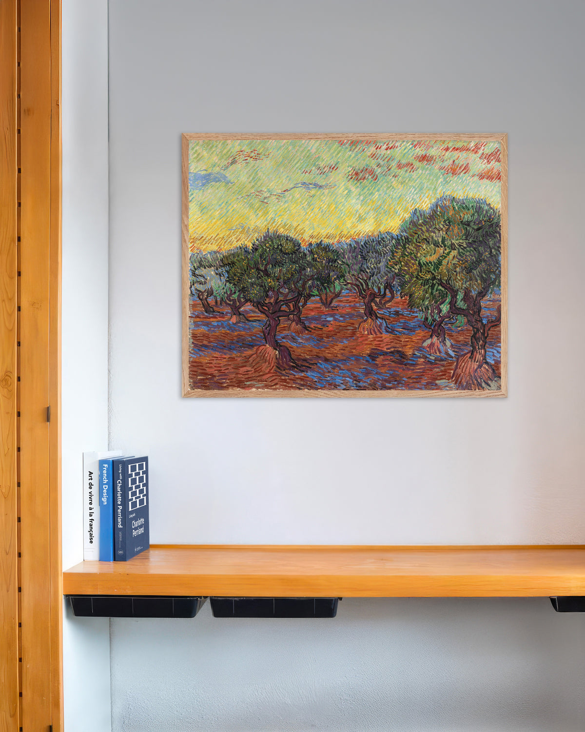 Plakat z dziełem „Gaj oliwny pod pomarańczowym niebem (1889) Vincenta van Gogha”, w ramie z naturalnego drewna
