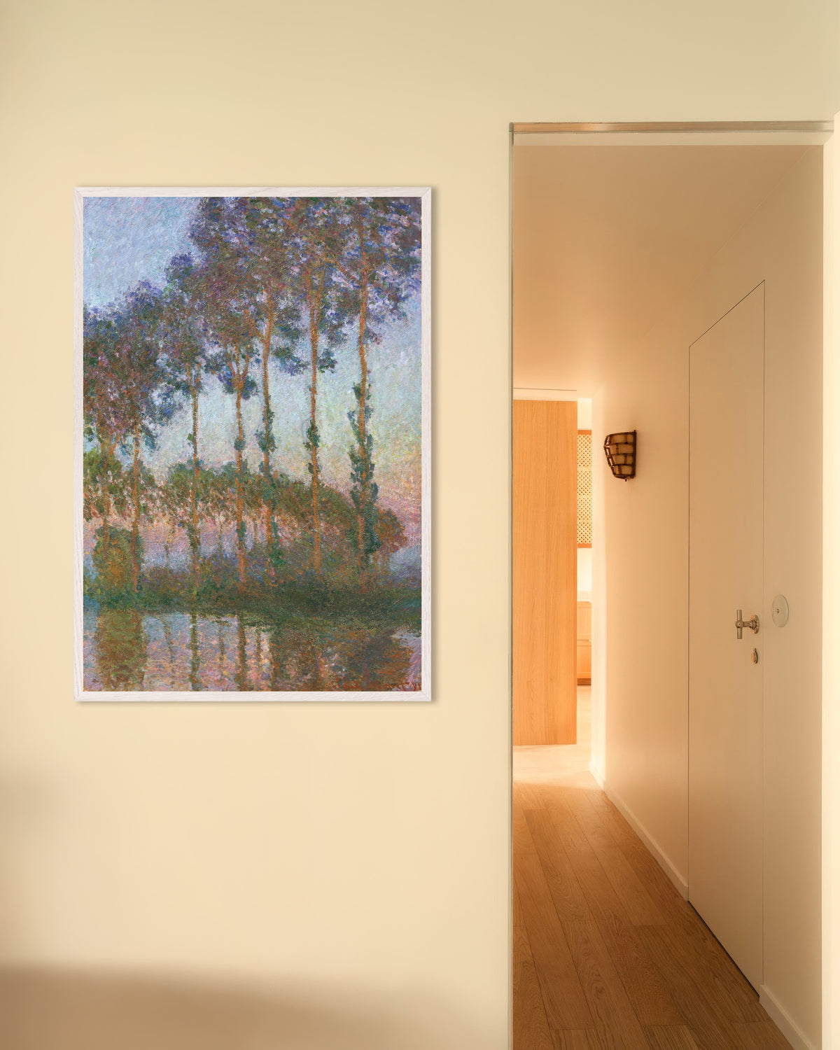 Plakat Topole nad brzegiem Epte, zmierzch (1891), Claude Monet, w białej drewnianej ramie