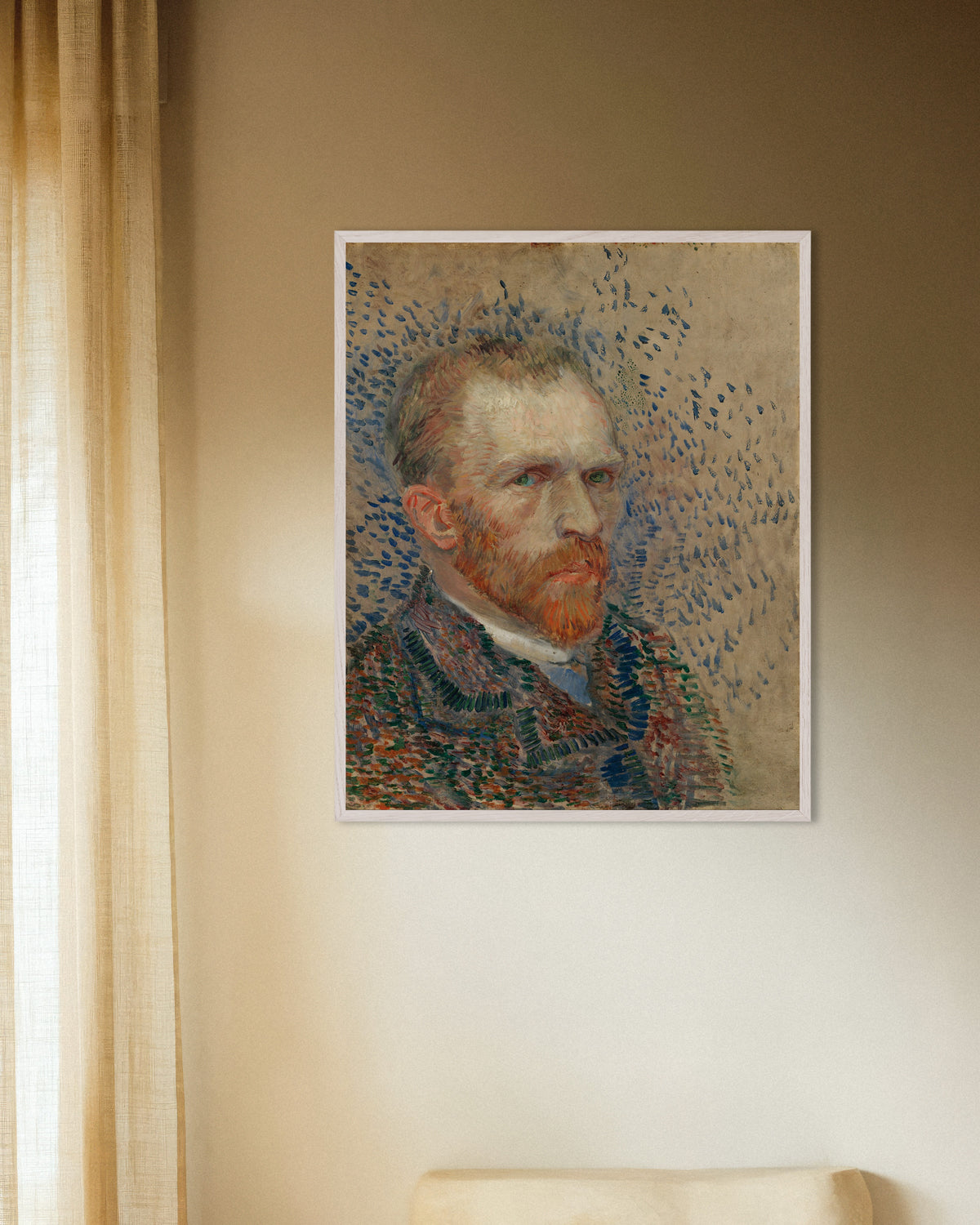 Plakat „Autoportret z niebieskimi kreskami (1887) Vincenta van Gogha” w białej drewnianej ramie