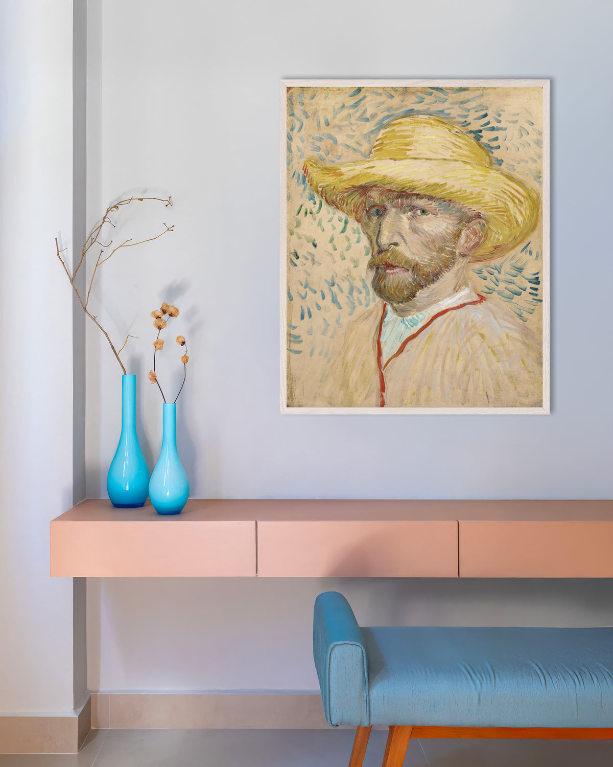 Plakat „Autoportret w słomkowym kapeluszu i fartuchu malarskim (1887), Vincent van Gogh” w białej drewnianej ramie
