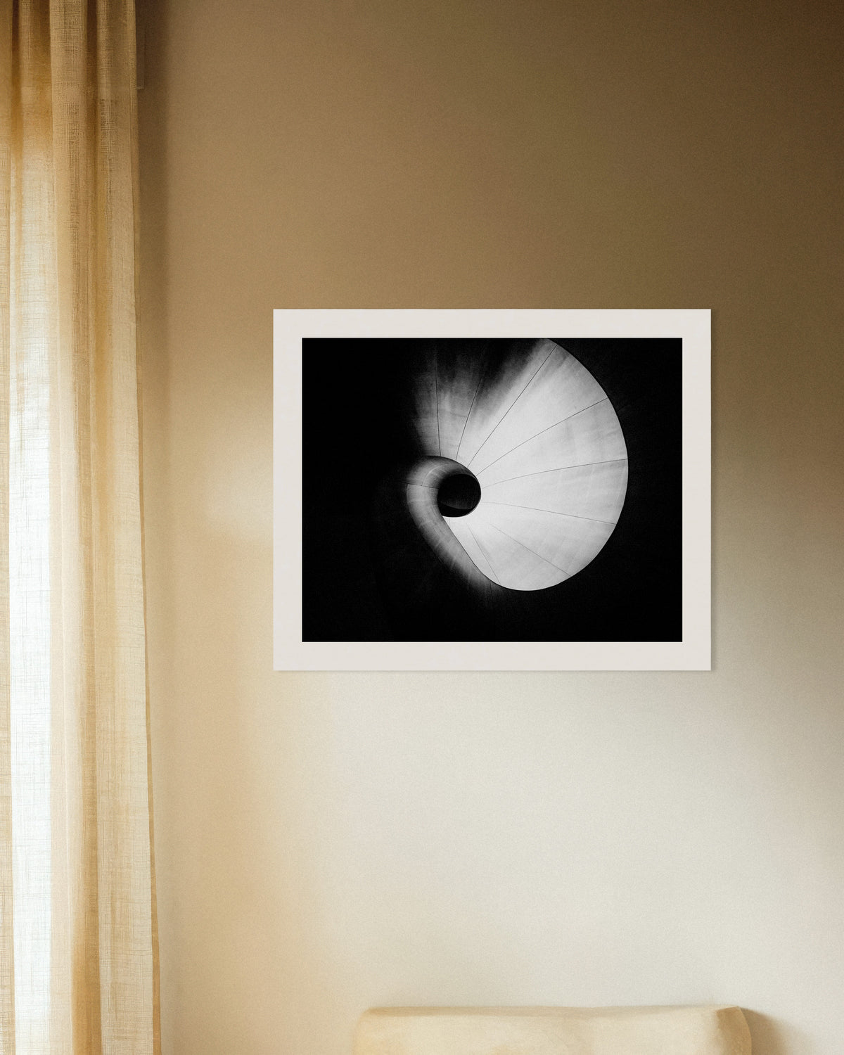 Plakat „Spiralne schody widziane od dołu”