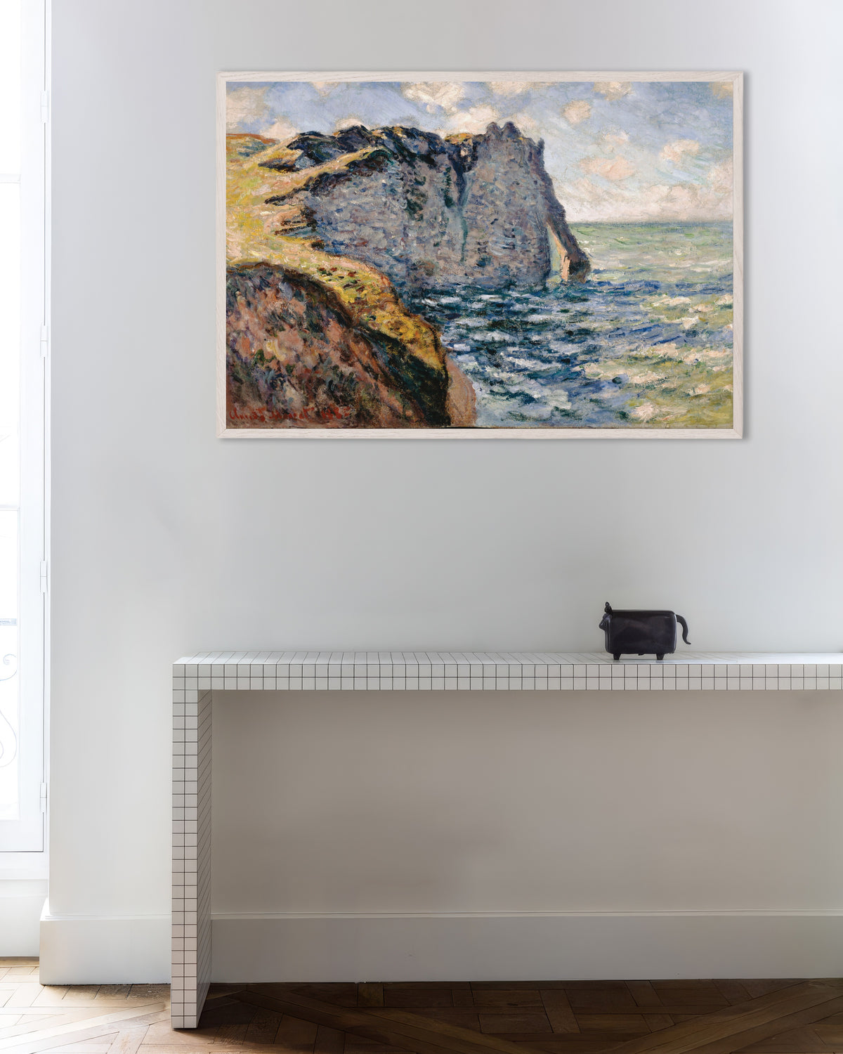Plakat Klif Aval, Étretat (1885), Claude Monet, w białej drewnianej ramie