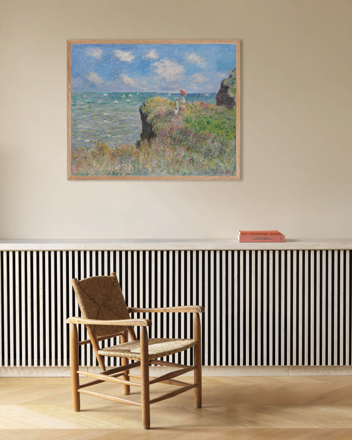 Plakat Spacer na klifie w Pourville (1882), Claude Monet, w ramie z naturalnego drewna