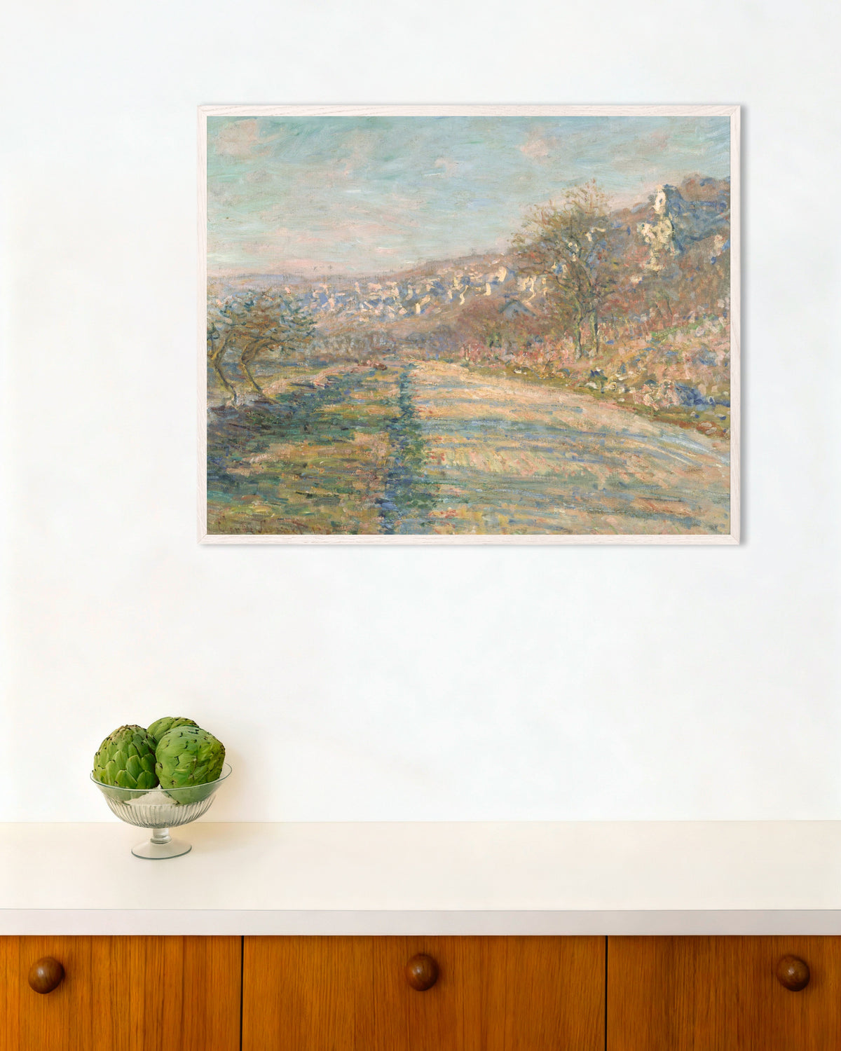 Plakat Droga do La Roche-Guyon (1880), Claude Monet, w białej drewnianej ramie