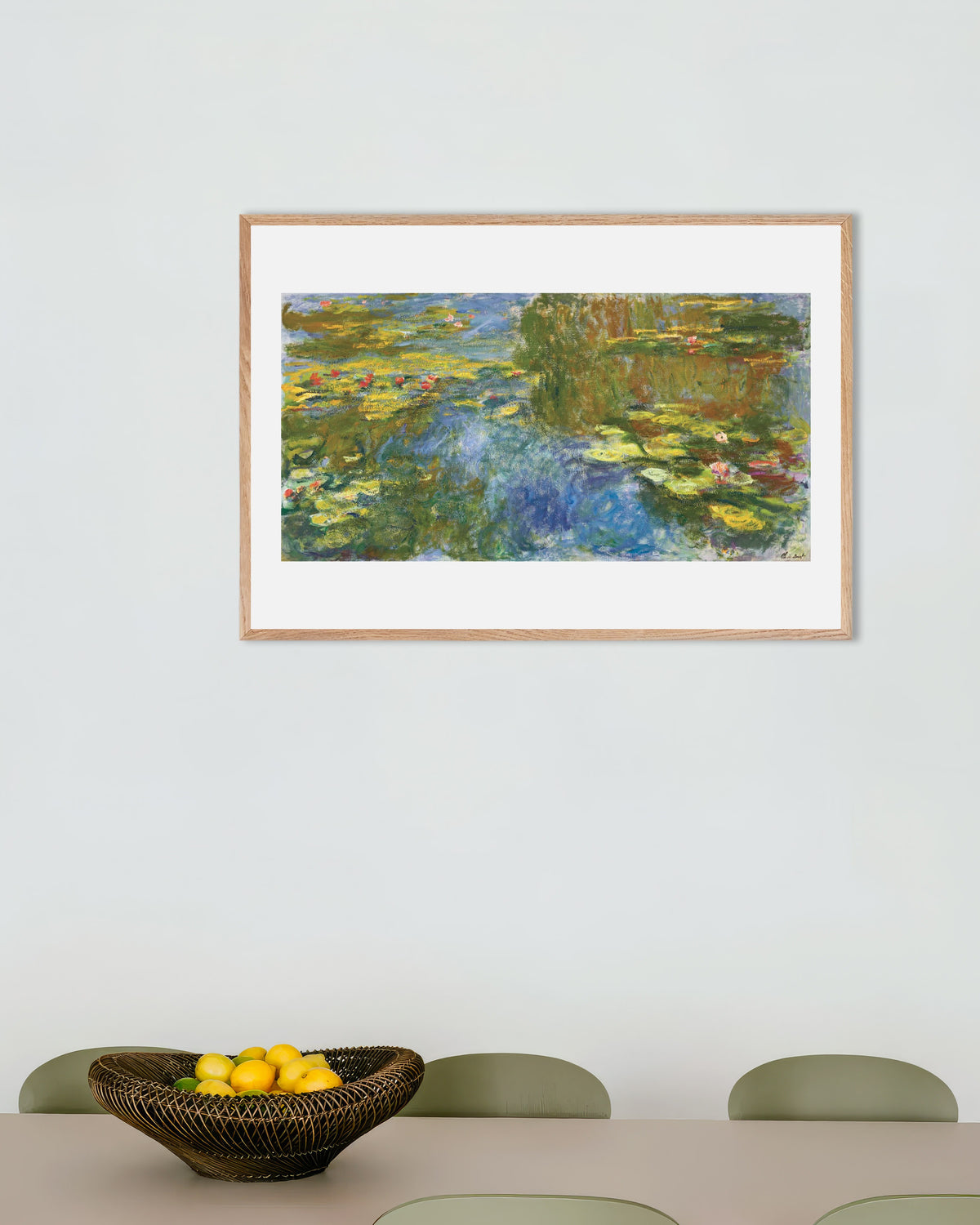 Plakat Staw z nenufarami (ok. 1917–1919), Claude Monet, w ramie z naturalnego drewna