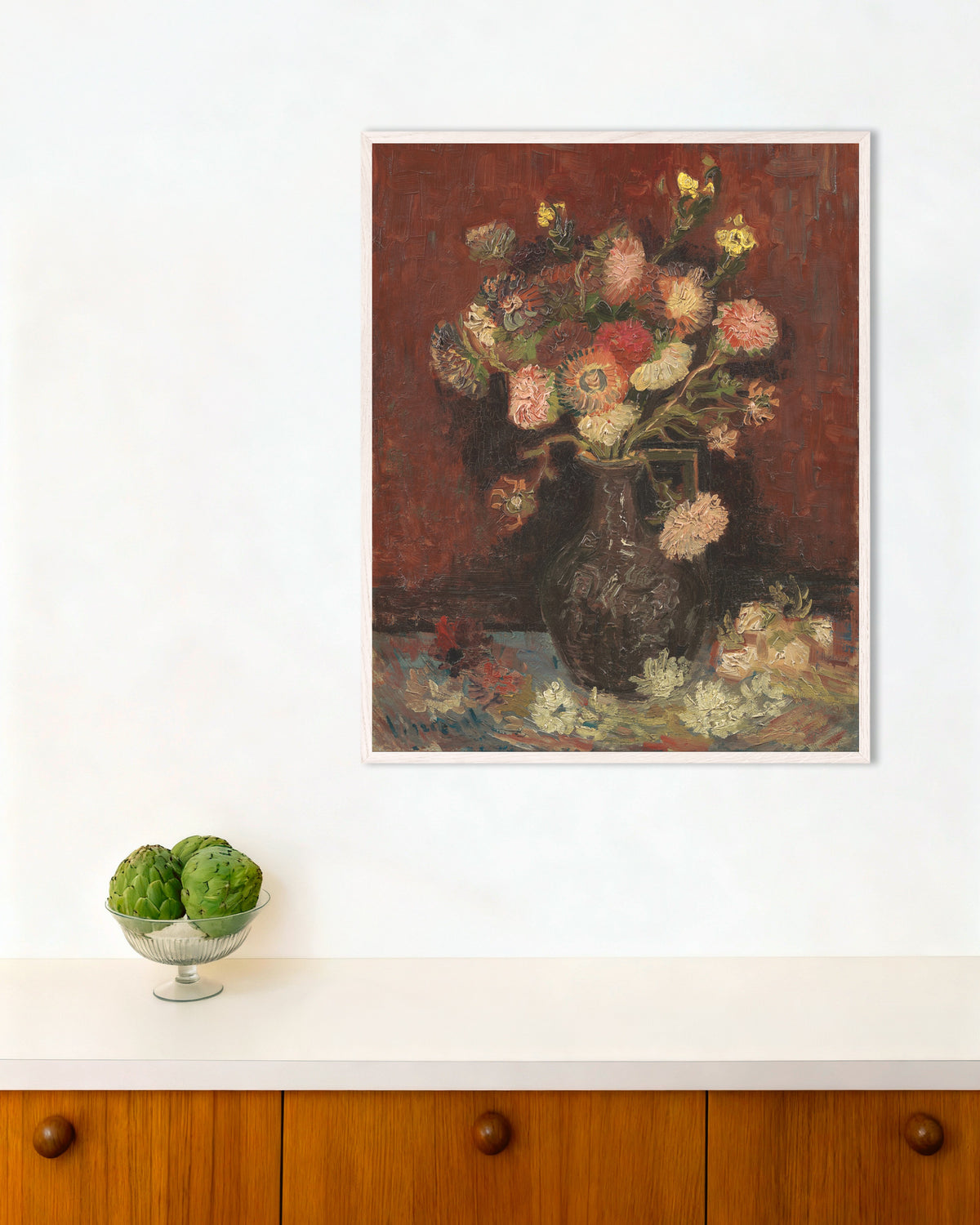 Plakat przedstawiający Wazon z chińskimi astrami i mieczykami (1886), Vincent van Gogh, w białej drewnianej ramie