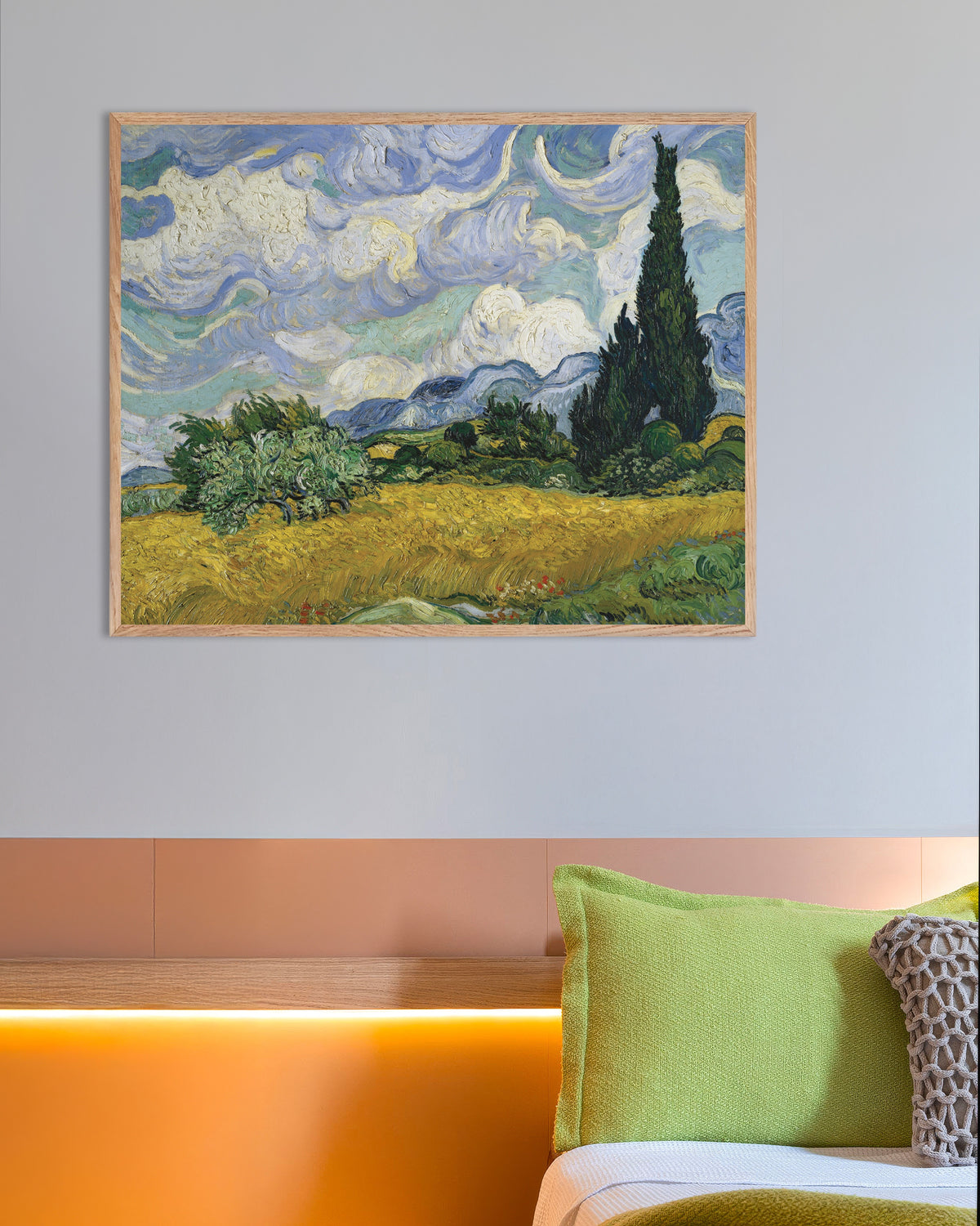 Plakat „Pole pszenicy z cyprysami (1889), Vincent van Gogh” w ramie z naturalnego drewna