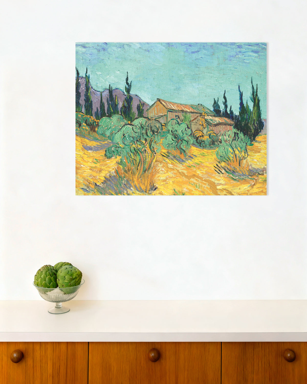 Plakat „Drewniane chaty wśród drzew oliwnych i cyprysów (1889), Vincent van Gogh”