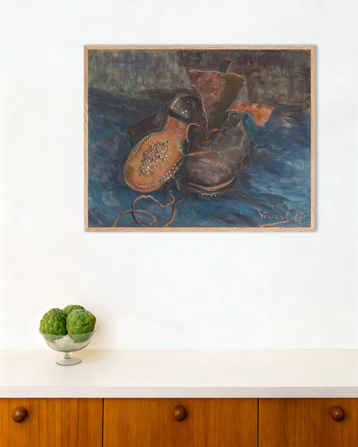 Plakat „Para butów (1887), Vincent van Gogh” w ramie z naturalnego drewna