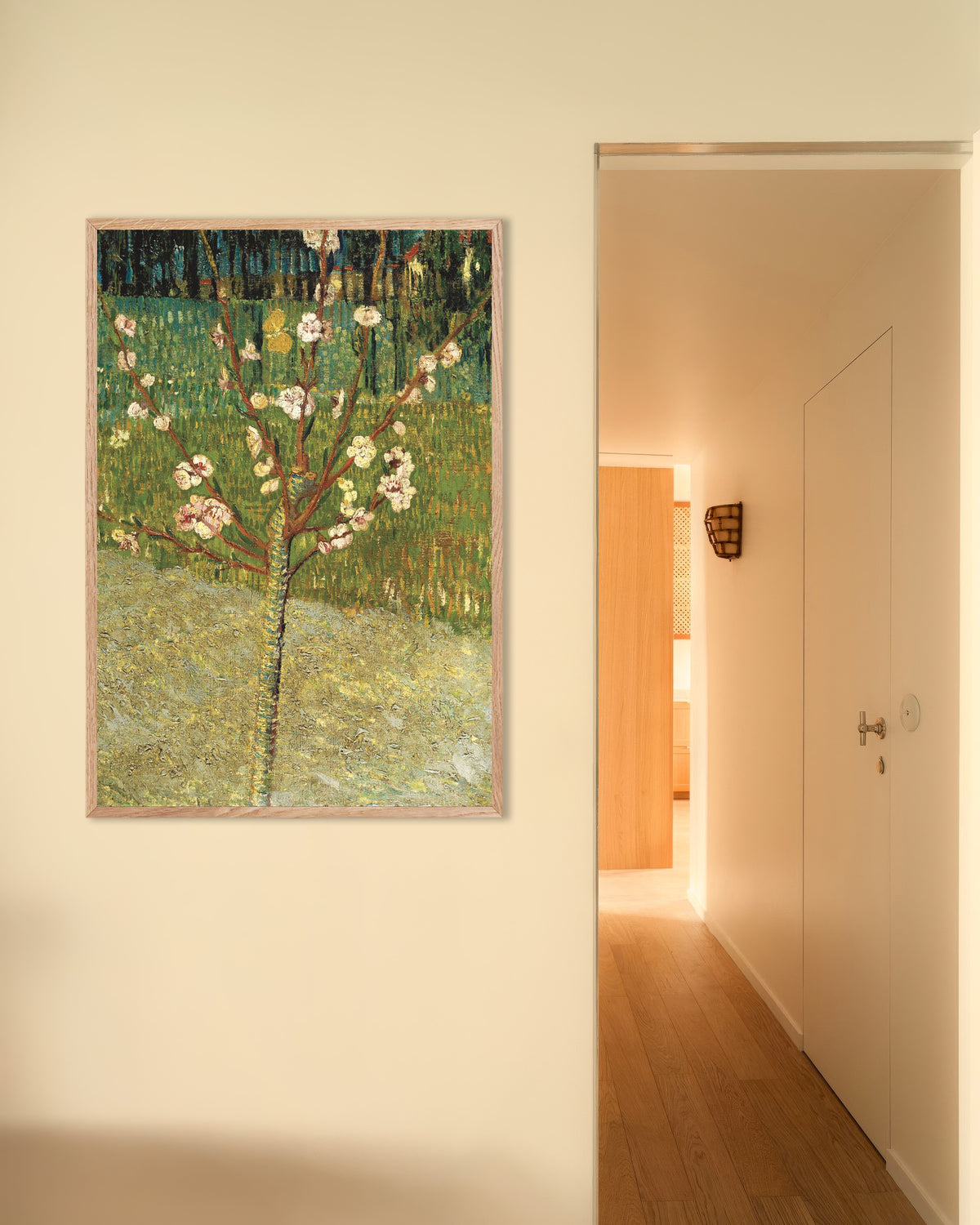 Plakat przedstawiający Kwitnący migdałowiec (1888) Vincenta van Gogha w ramie z naturalnego drewna