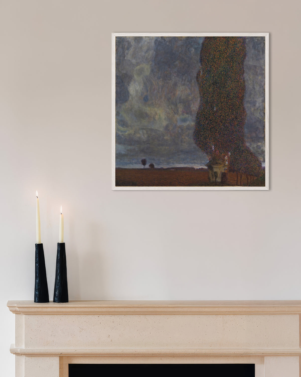 Plakat Nadciągająca burza (Wielka topola II) (1903), Gustav Klimt, w białej drewnianej ramie