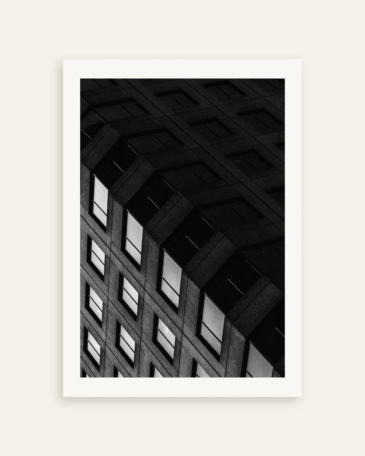 Plakat „Betonowa siatka nocą”, miniatura