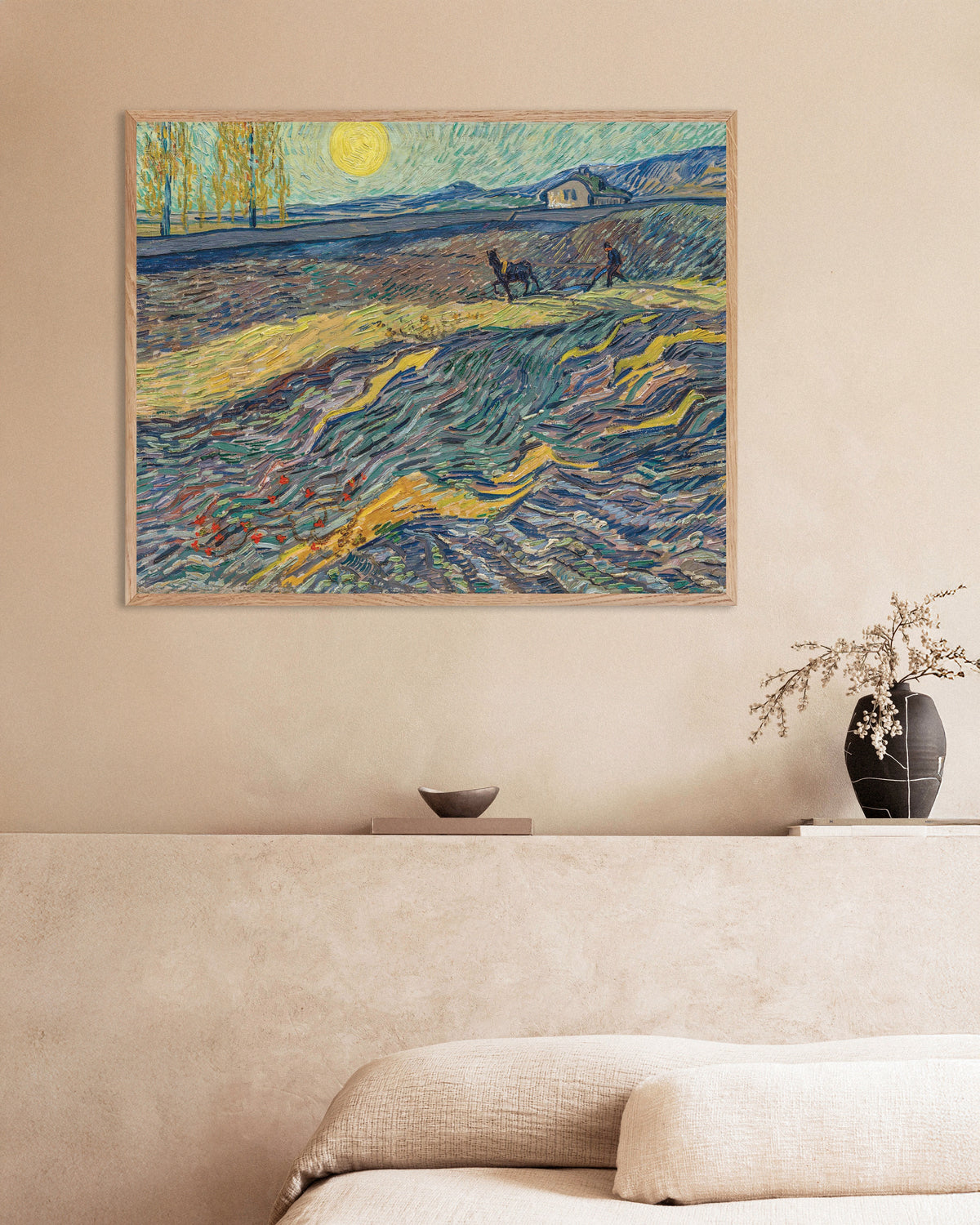 Plakat z Zamknięte pole z oraczem (1889), Vincent van Gogh, w ramie z naturalnego drewna