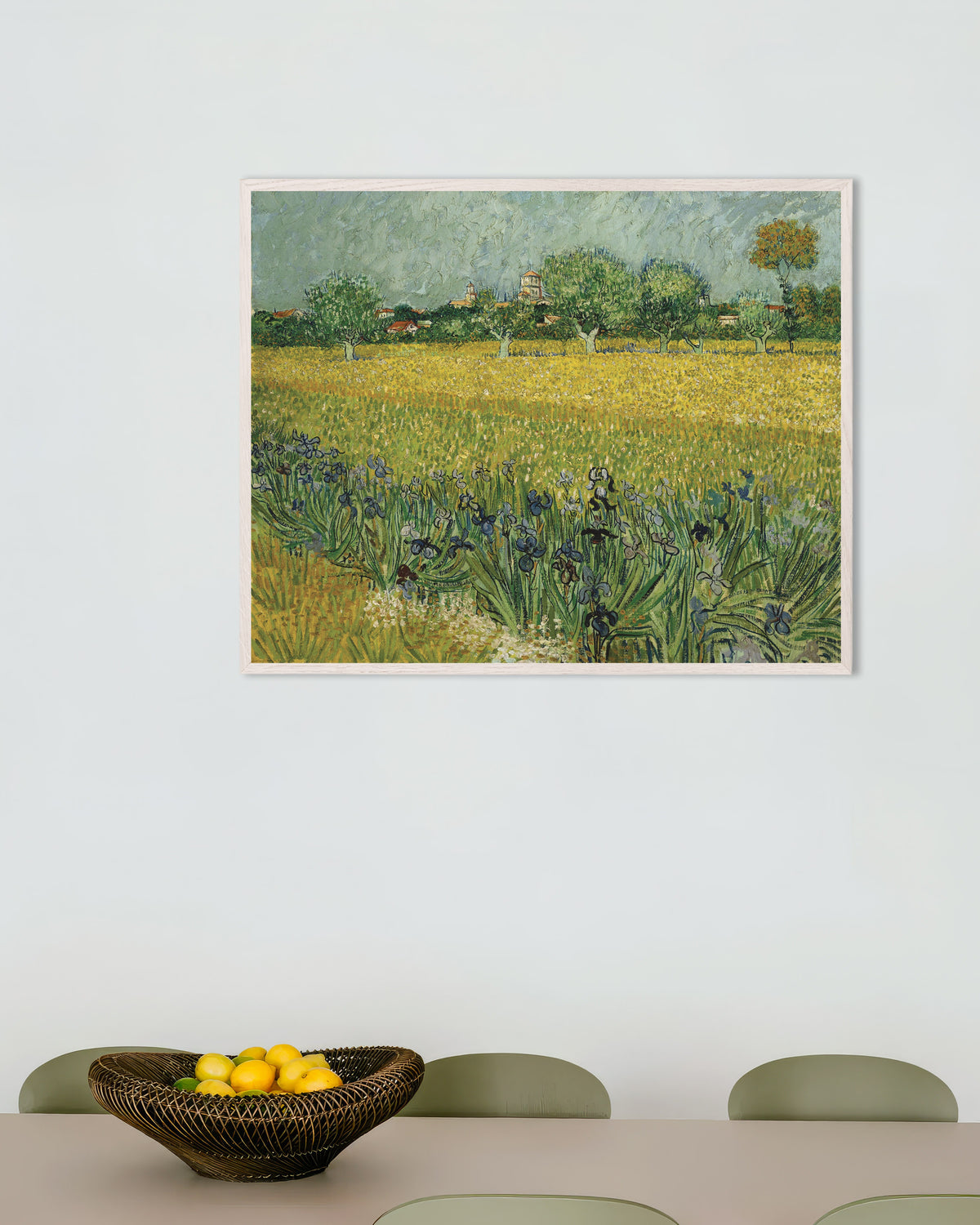 Plakat „Pole z irysami w pobliżu Arles (1888), Vincent van Gogh” w białej drewnianej ramie