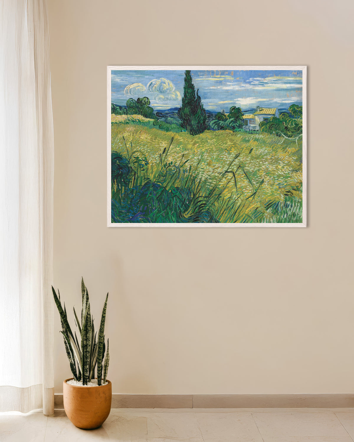 Plakat „Zielone pole pszenicy z cyprysem (1889), Vincent van Gogh” w białej drewnianej ramie