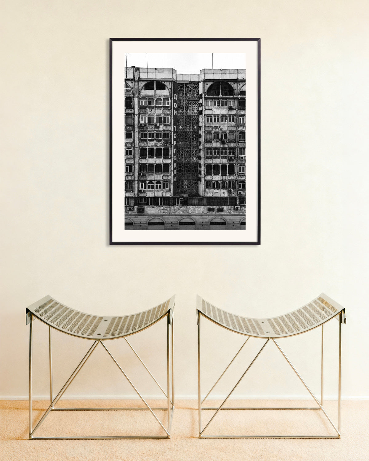 Plakat „Fasada Domu Handlowego” w metalowej ramie