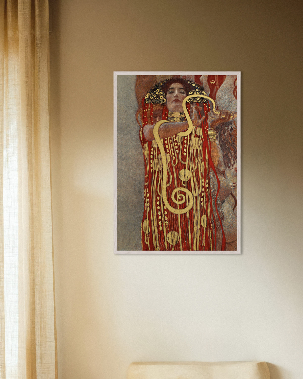 Plakat Hygieja, fragment Medycyny (1907), Gustav Klimt, w białej drewnianej ramie