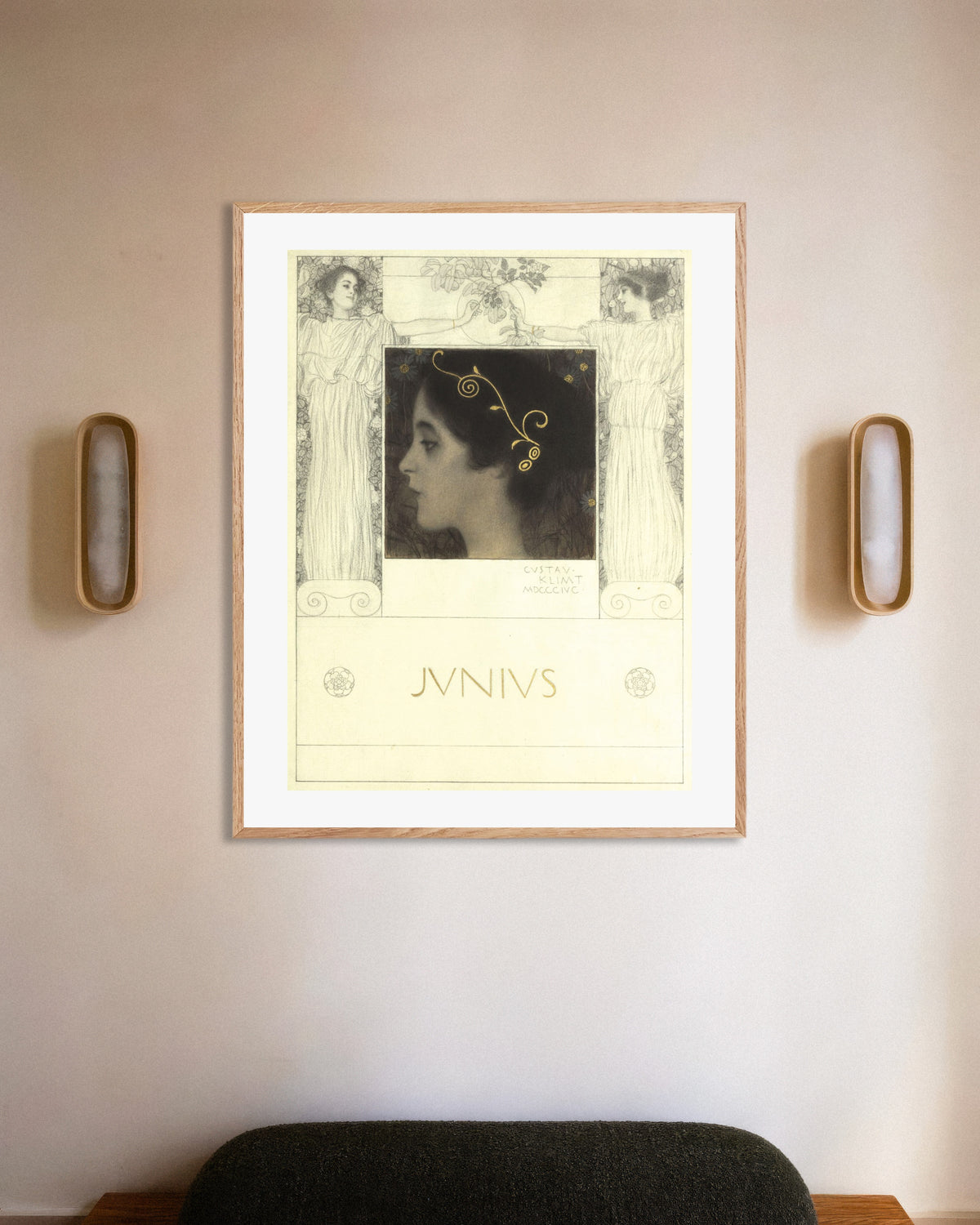 Plakat Junius (1896), Gustav Klimt, w ramie z naturalnego drewna