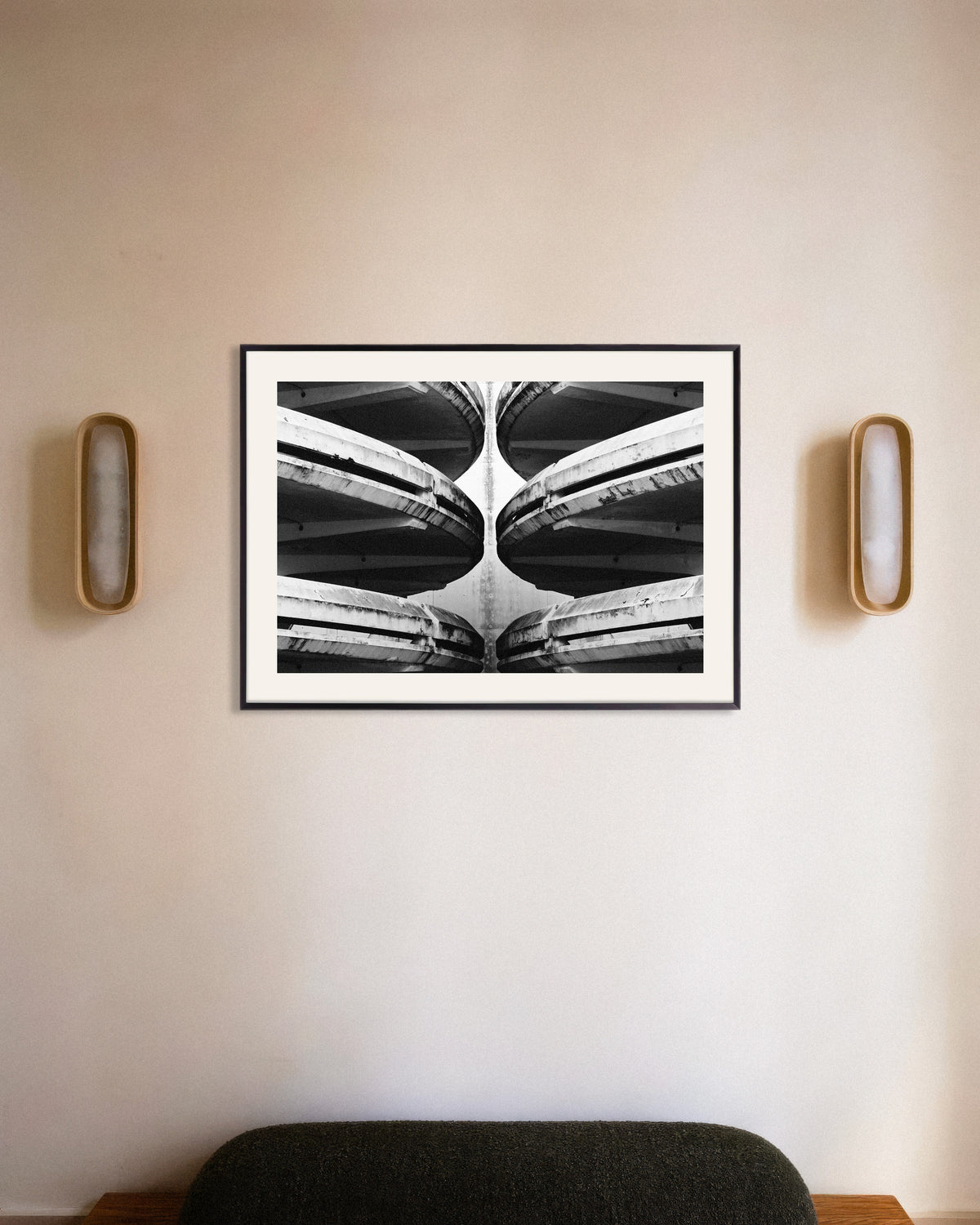 Plakat „Symetryczne rampy parkingowe” w metalowej ramie