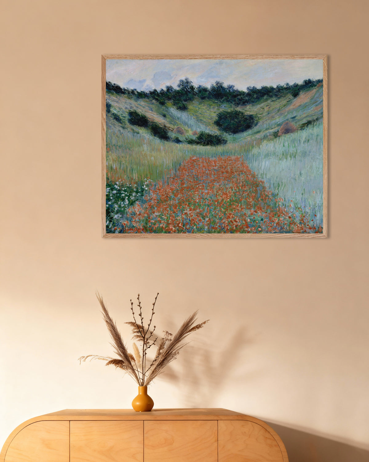 Plakat Pole maków w kotlinie koło Giverny (1885), Claude Monet, w ramie z naturalnego drewna