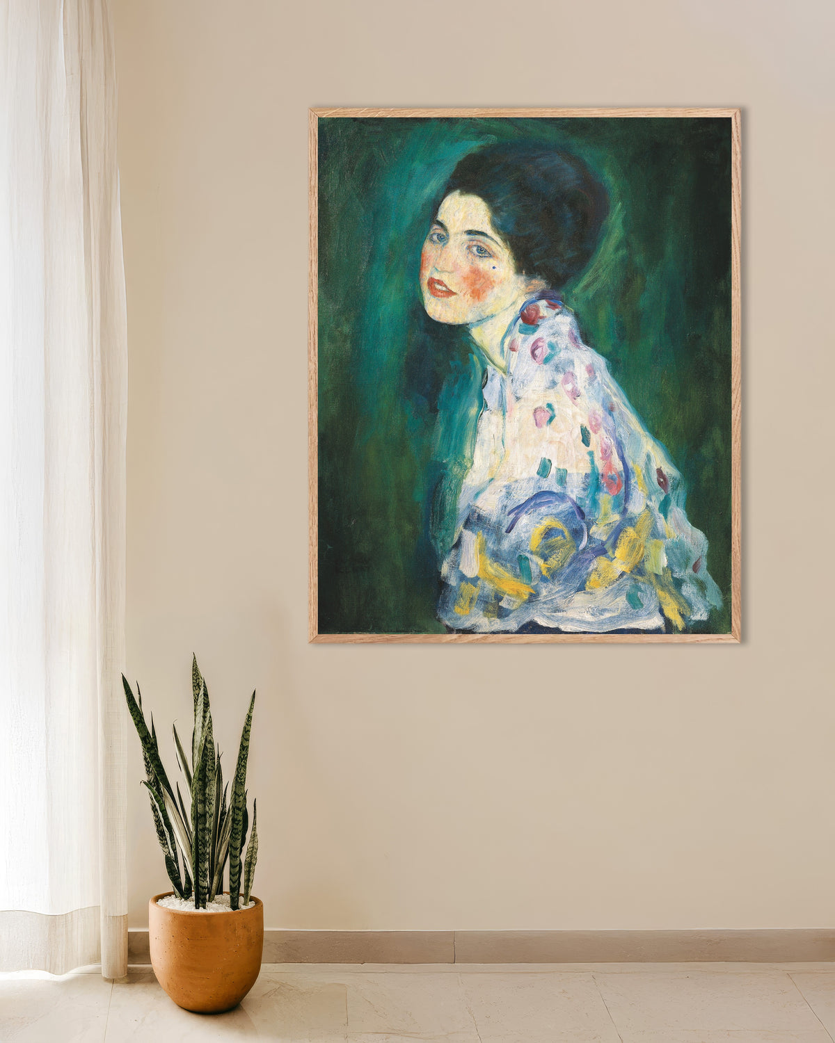 Plakat Portret damy (1916–1917), Gustav Klimt, w ramie z naturalnego drewna