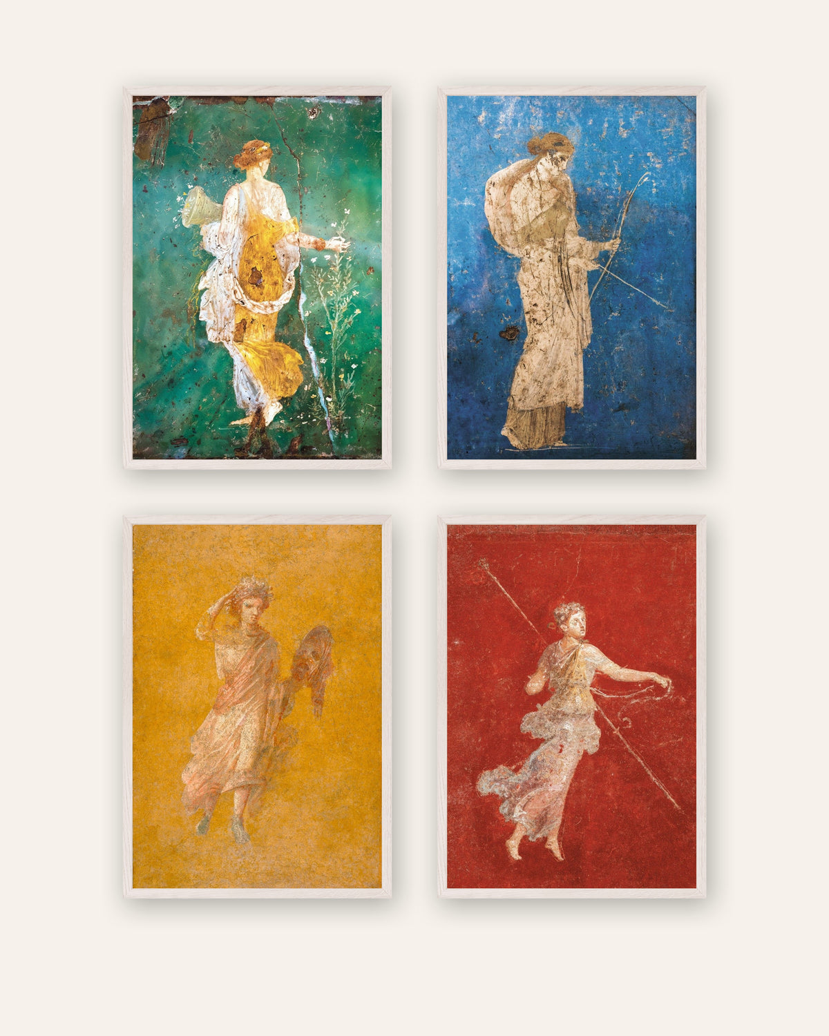 Zestaw 4 plakatów z rzymskimi freskami, Flora, Artemida, Melpomena i Menada, w białych drewnianych ramach