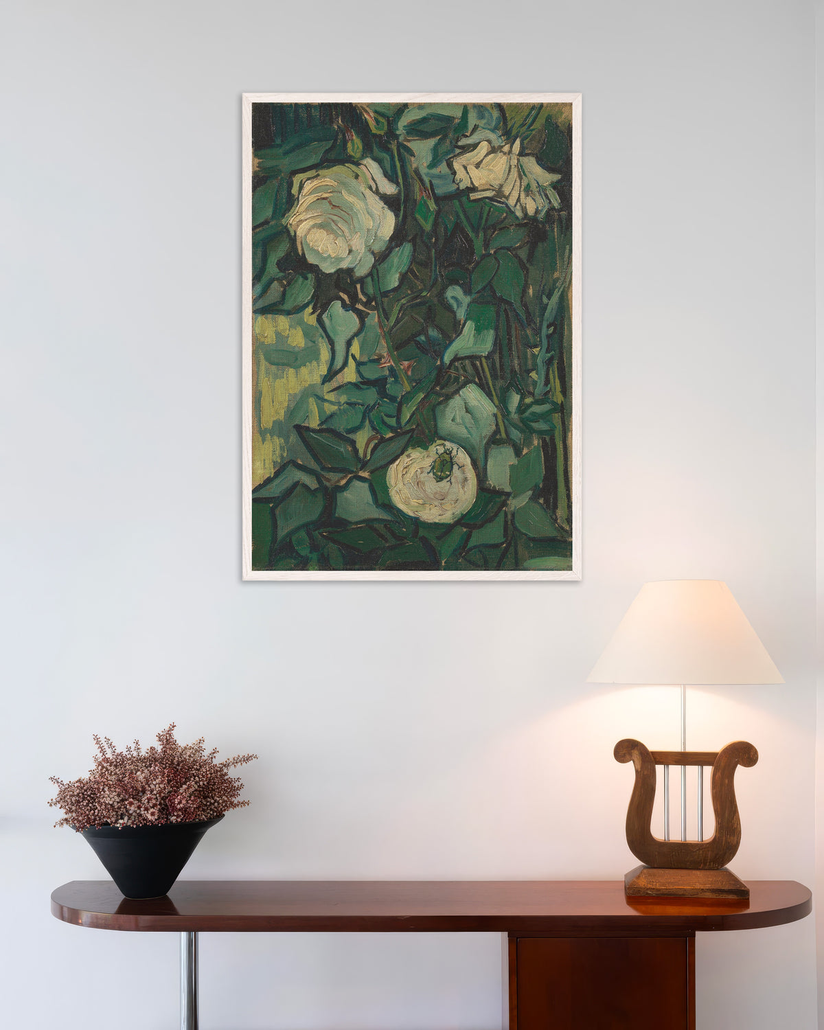Plakat „Krzew róży z chrząszczem (1889), Vincent van Gogh” w białej drewnianej ramie