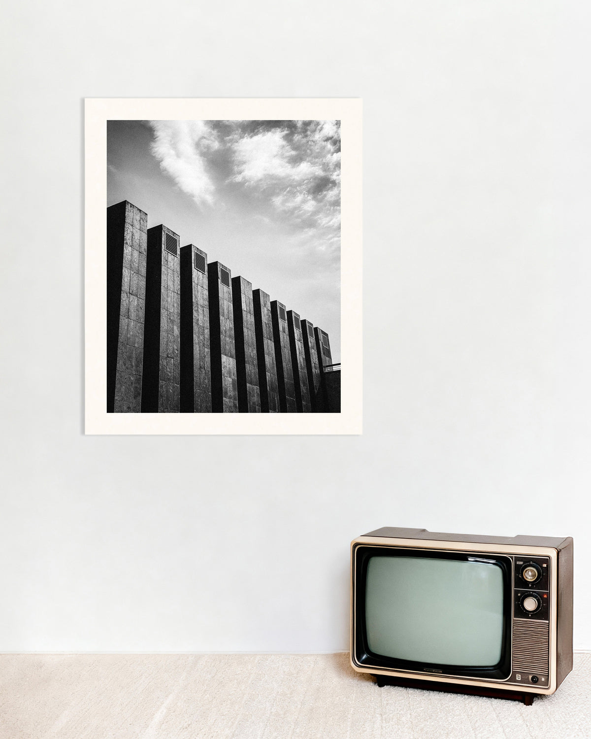 Plakat „Rząd ciemnych żeber i chmury”