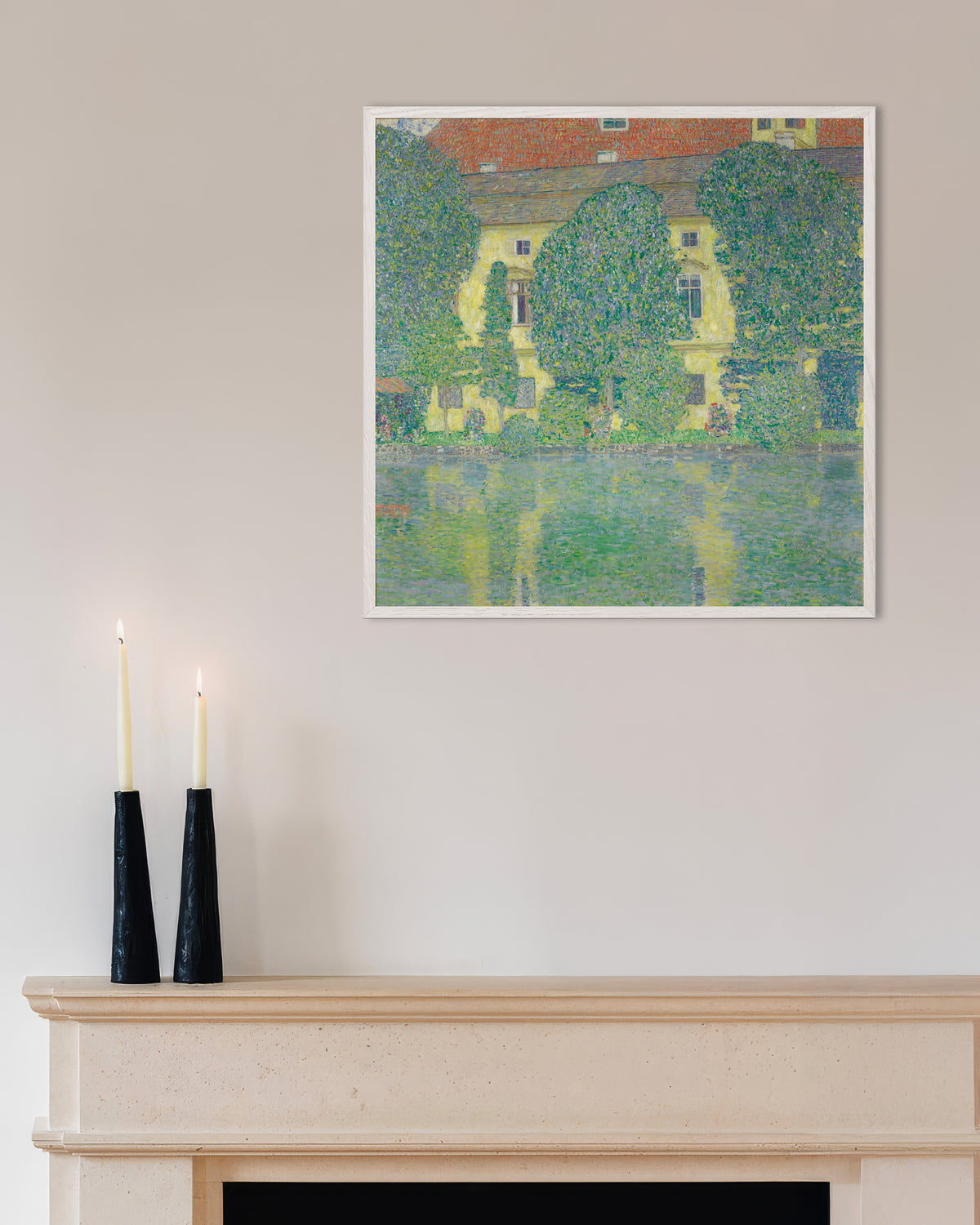 Plakat „Schloss Kammer nad jeziorem Attersee III (1910), Gustav Klimt” w białej drewnianej ramie
