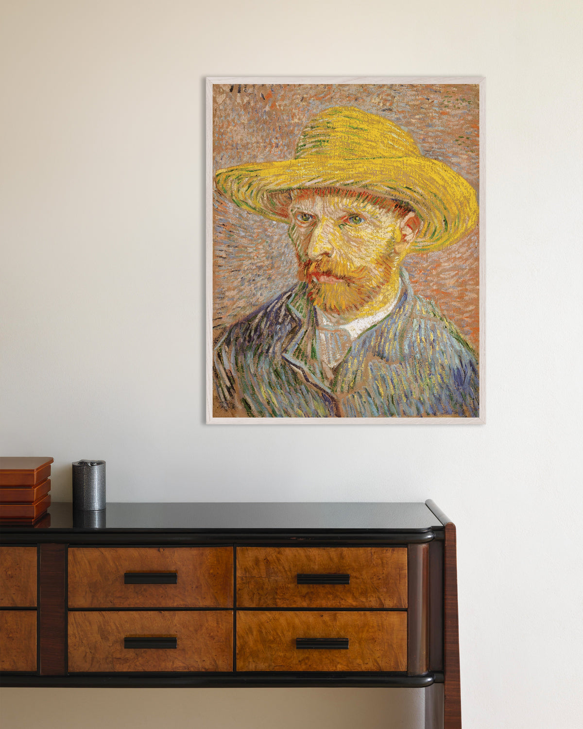 Plakat przedstawiający Autoportret w słomkowym kapeluszu na pomarańczowym tle (1887), Vincent van Gogh, w białej drewnianej ramie