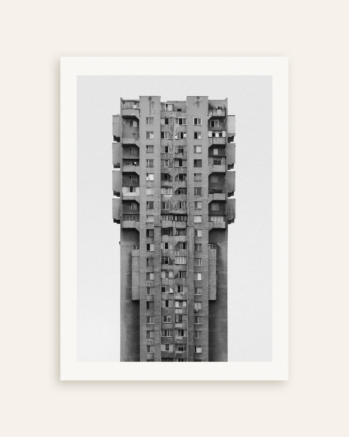 Plakat „Samotny betonowy wieżowiec”, miniatura