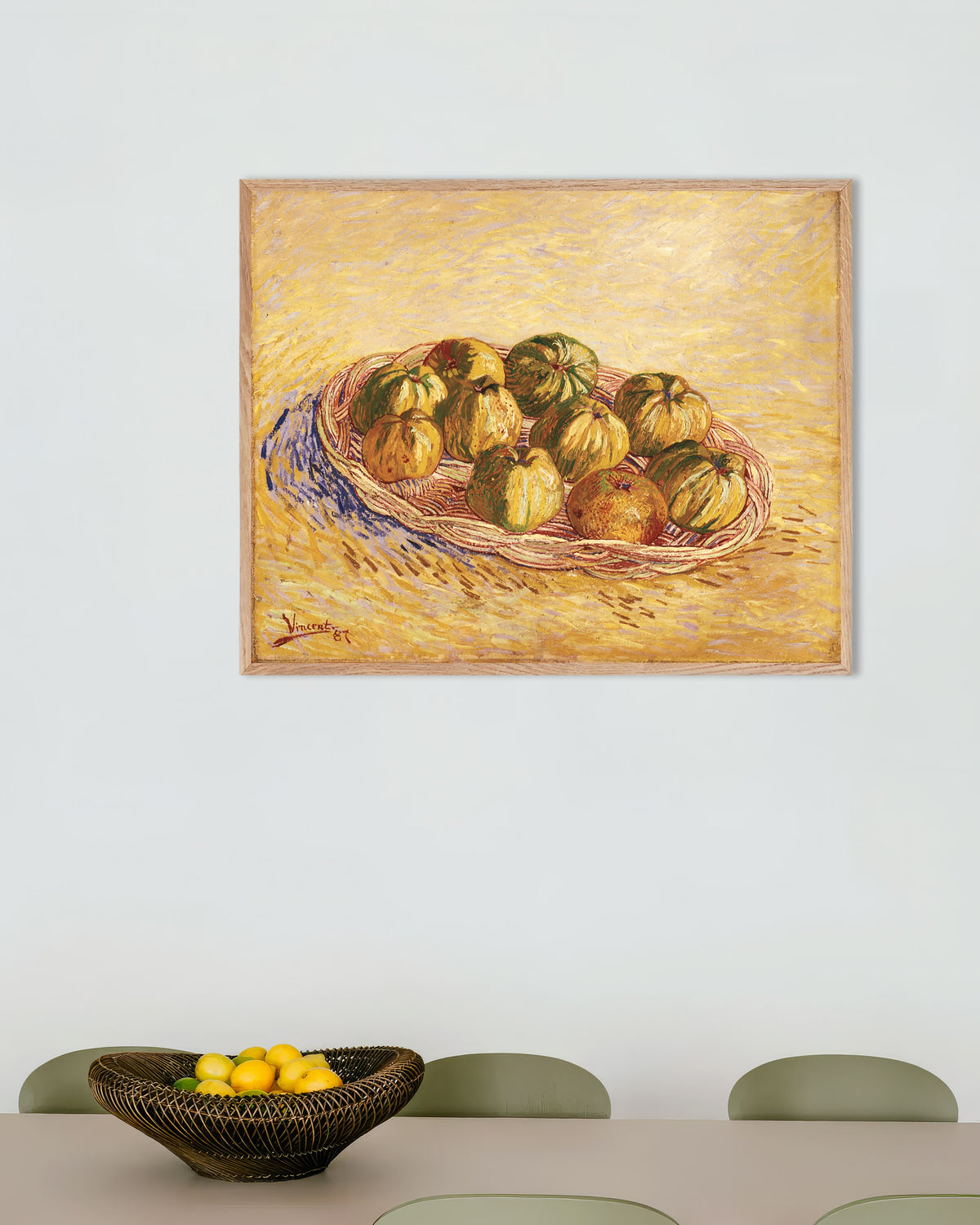 Plakat „Martwa natura z koszem jabłek (1887) Vincenta van Gogha” w ramie z naturalnego drewna