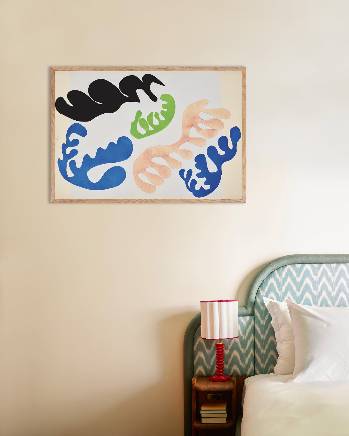 Plakat „Laguna w błękicie i koralu (Jazz, 1947) autorstwa Henri Matisse'a” w ramie z naturalnego drewna