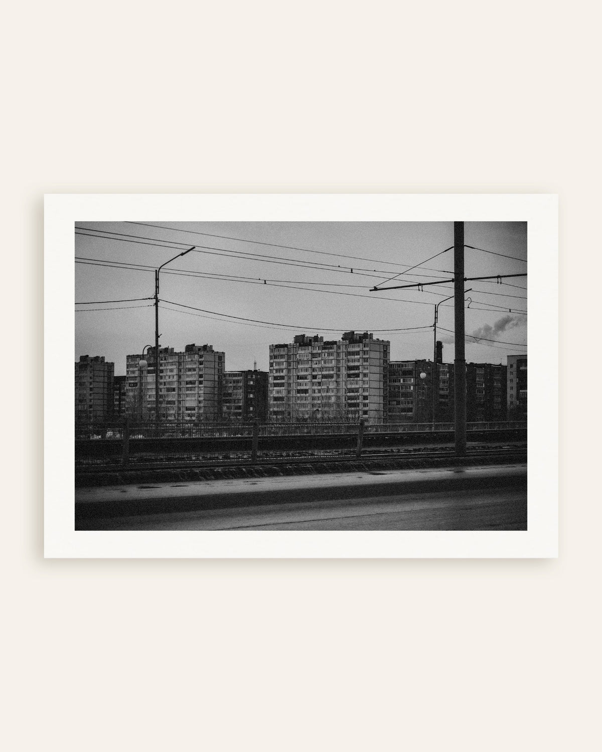 Plakat „Wieżowce za przewodami tramwajowymi”, miniatura