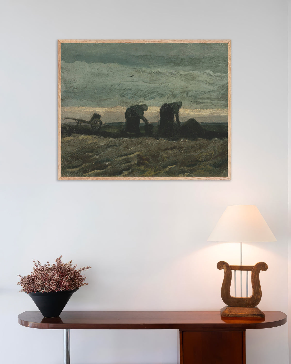 Plakat „Dwie kobiety na wrzosowisku (1883), Vincent van Gogh” w ramie z naturalnego drewna