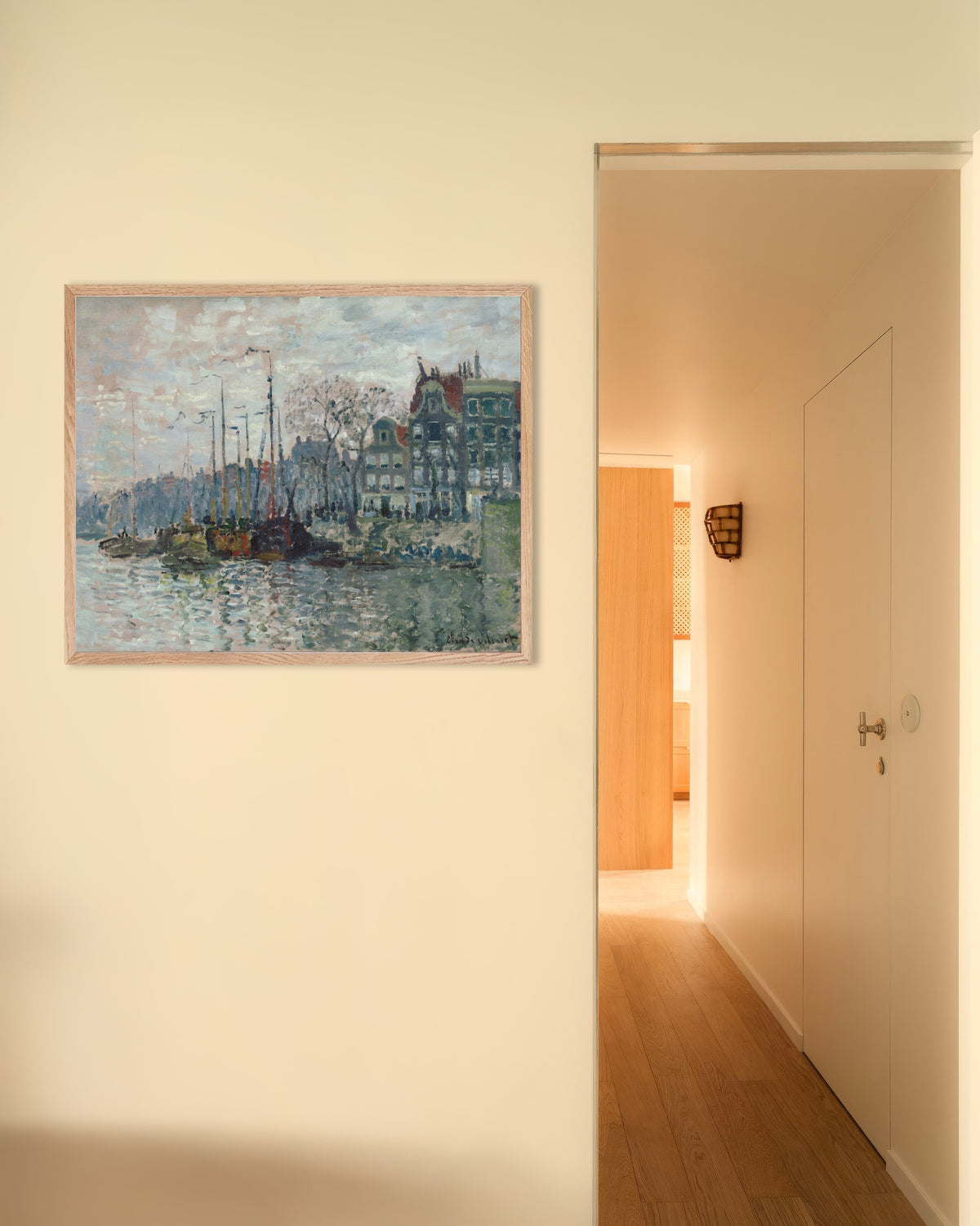Plakat Widok na Prins Hendrikkade i Kromme Waal w Amsterdamie (1874), Claude Monet, w ramie z naturalnego drewna