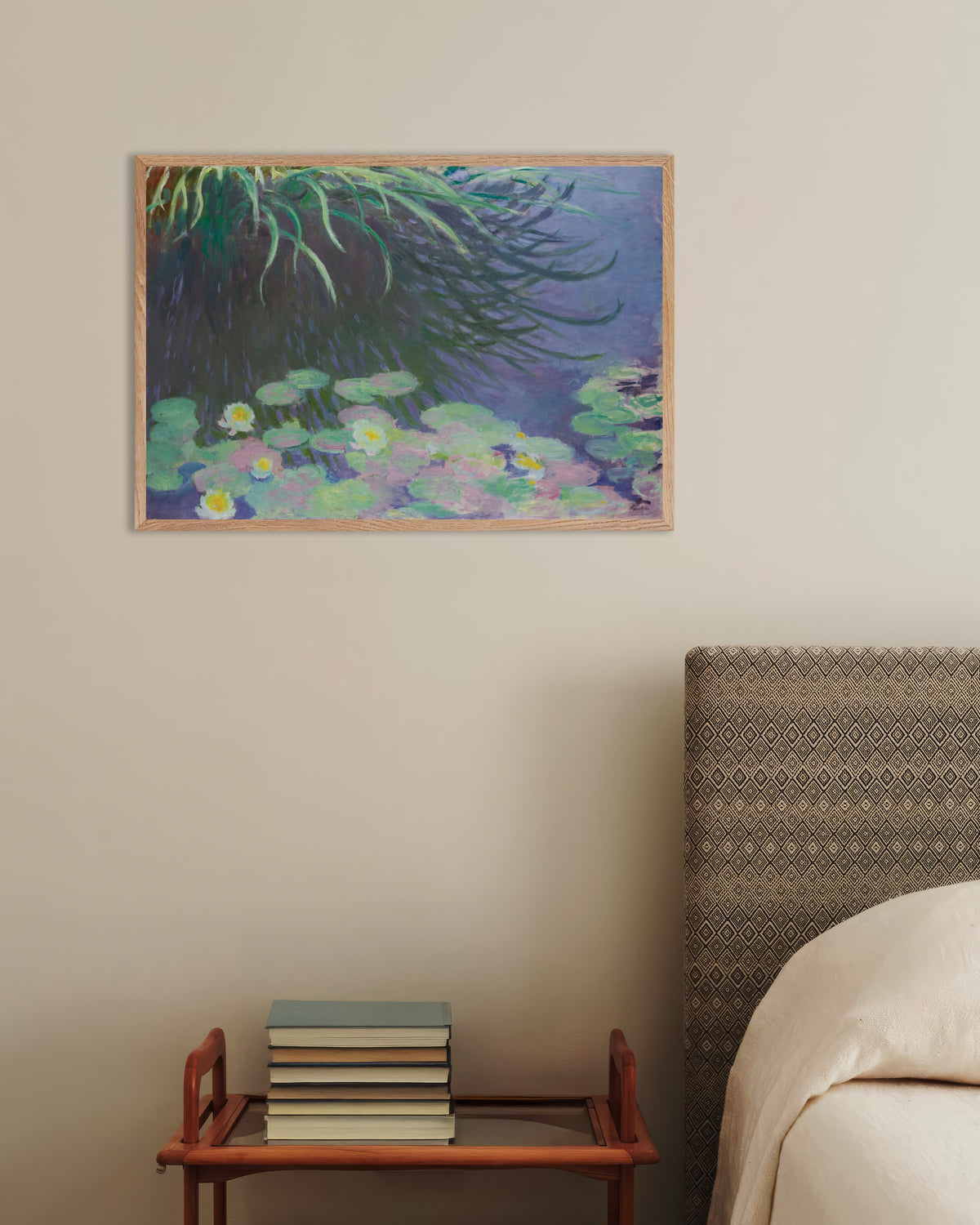Plakat Nenufary z odbiciami wysokich traw (1914–1917), Claude Monet, w ramie z naturalnego drewna