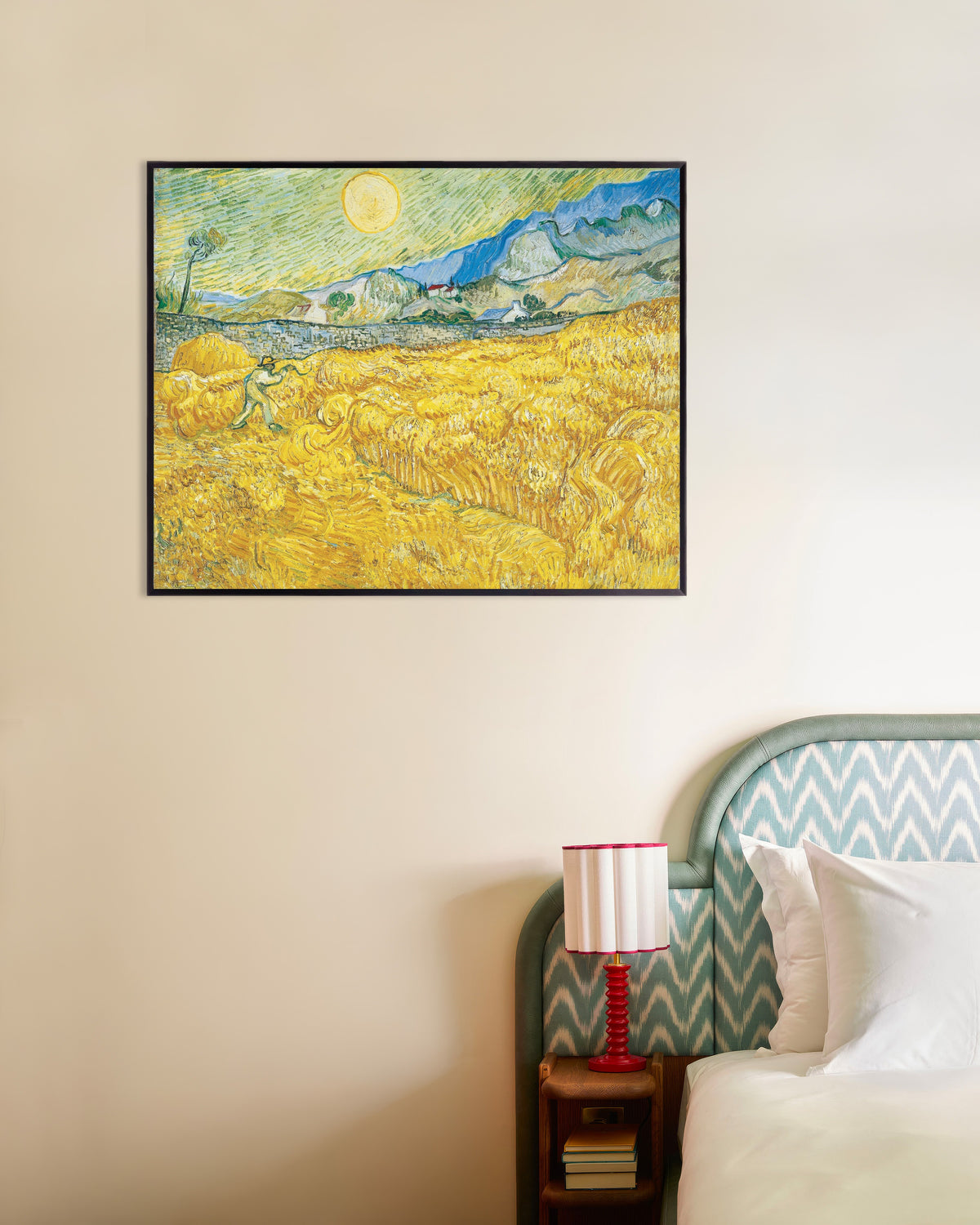 Plakat „Pole pszenicy za szpitalem Saint-Paul z żniwiarzem (1889), Vincent van Gogh” w metalowej ramie