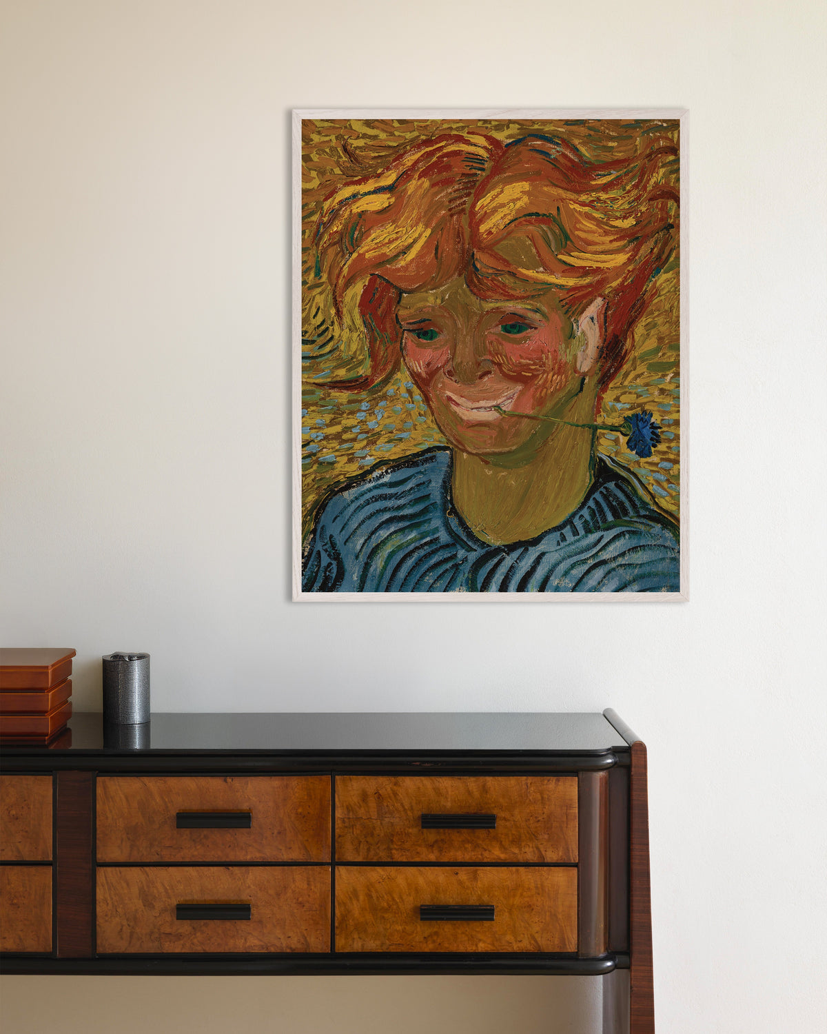 Plakat „Młody mężczyzna z chabrem (1890), Vincent van Gogh” w białej drewnianej ramie